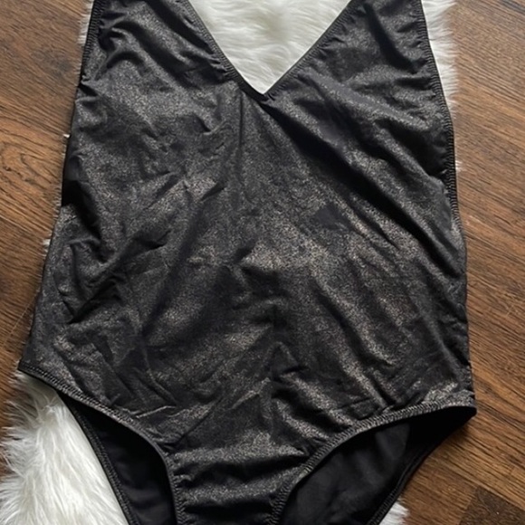 NWOT, Reposhing this item doesn’t fit me right. Metallic black and gold. - Picture 4 of 4